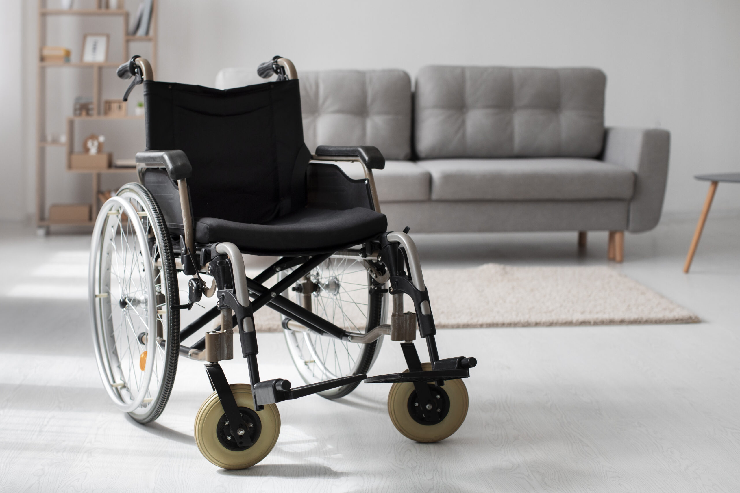 Fauteuil roulant dans un salon